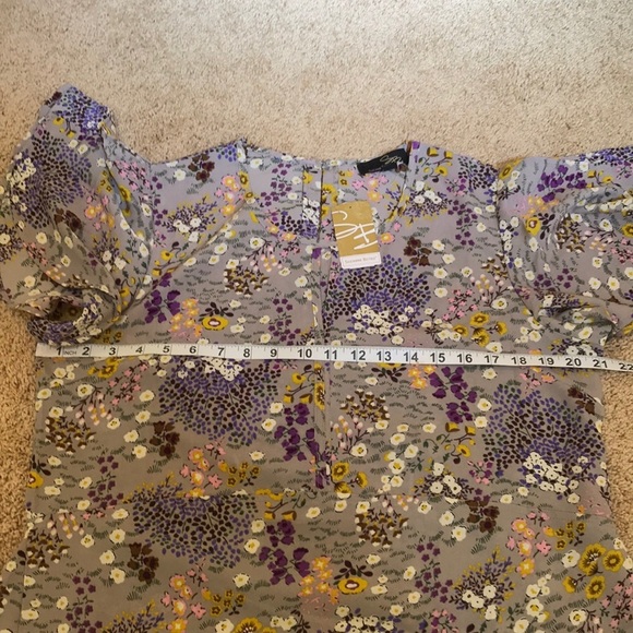 NWT! Suzanne Betro XL floral flutter sleeve top - Picture 7 of 9